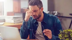 Mikor hívjunk mentőt fejfájással?