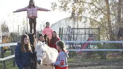 A Kárpátaljai Magyar Nagycsaládosok Egyesülete szervezésében november 13-án 21 gyerek és 5 felnőtt látogatott el a Nagyszőlősi  Szelíd Lovasközpontba.