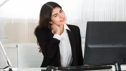 Fáj a nyaka? 7 tipp a fájdalom ellen