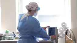 Ukrajnában emelik az orvosok fizetését