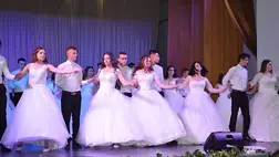 A Beregszászi Bethlen Gábor Magyar Líceum 37 végzős növendéke azt ünnepelte, hogy nemsokára befejeződik életüknek egy fontos szakasza, s hogy felkészültek az előttük álló megmérettetésre és kihívásokra. Fotó: Kovács Elemér