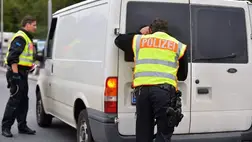 Újabb halálkamion: két migráns fulladt meg az embercsempész kisbuszában