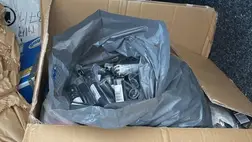 Egy ukrán férfi több mint száz fegyvertartozékot próbált behozni Ukrajna területére. Fotó: Ukrán Állami Határőrszolgálat