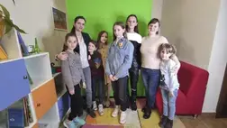 Mondics-Kurmay Lívia számára a nyelvtanulás hobbi és munka egyaránt. Az általa vezetett Start Nyelvközpont az a nyelviskola, ahol a kicsik játékos formában sajátíthatnak el egy-egy idegen nyelvet. 