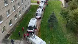 Sorban állnak a Covid-betegeket szállító mentők Lembergben