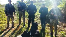 A tiszaújlaki határőregység katonái illegális migránsokat vettek őrizetbe a Tisza partján.