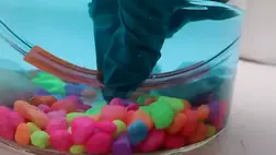 Öngyógyító műanyag megjavítja magát 10 másodperc alatt még a víz alatt is (Video)