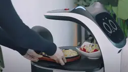 Robot pótolja a hiányzó pincéreket (Video)