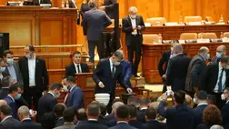 Megbukott a román kormány