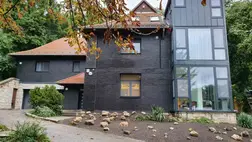 Közel kétmilliárd forintért árulják Rubik Ernő egykori álomotthonát