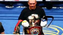 Uszik visszaadta Joshuának a világbajnoki öveket (Video)