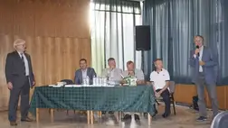 Tarpai József, a könyv szerkesztője bejelentette, hogy már elkészült Kárpátalja magyar szemmel útikönyv ukrán nyelvű fordítása, mivel a jelen helyzetben kiemelt jelentőséggel bír, hogy a többségi nemzet képviselői vidékünkre látogatva hiteles információkhoz jussanak. Fotó: Kovács Erzsébet