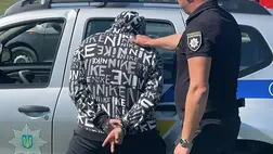 A kárpátaljai rendőrök rövid időn belül elfogtak egy 26 éves férfit, aki bejelentette, hogy egy bombát helyezett el egy beregszászi családi házban.