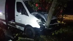 Harmincegy migránssal hajtott fának egy embercsempész