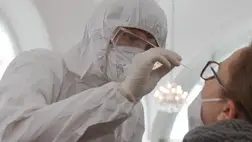 "Tudatában vagyunk annak, hogy ma szeptember elseje van és sokan most térnek vissza a szabadságról. Van egy olyan érzés, hogy szeptember vége kockázatos időszak lesz, amikor bekövetkezik egy fellobbanás" - mondta az orvos.