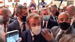 Tojással dobták meg francia elnököt a lyoni szakácsversenyen