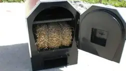 Több gazda is feltette a kérdést, hogy nem lehetne-e a családi házakat fűteni a szalmával? Ugyanis a lakossági földgáz ára elvileg fixálva van a fűtési szezon végéig, de a helyzet nagyon bizonytalan. Ráadásul a tűzifa beszerzése is egyre nehezebb és drágább. Címlapképünk illusztráció. Fotó: Internet