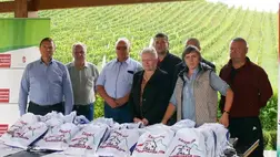 Tanszerekkel segít a KárpátHáz civil szervezet