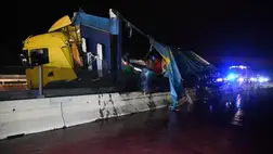 Baleset az M3-as autópályán: Felborult egy teherautó