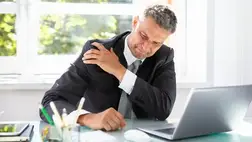 Ezért fáj a vállunk a huzattól