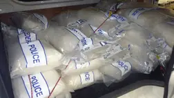 Márvány kőlapokba rejtettek több száz kiló metamfetamint