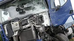 Mikrobuszba rohant egy kamion, az összes utas odaveszett