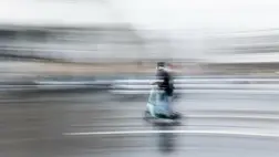 112 kilométer/órás sebességgel száguldott egy elektromos rolleres