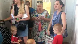 Élelmiszercsomagokat osztottak Beregszászban