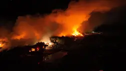 Kigyulladt a szeméttelep Tiszaásványnál (Fotók)