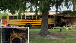 Diákokkal teli iskolabusz csapódott egy ház oldalának