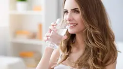 Ébredés után ezért igyunk vizet