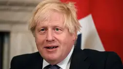 Több száz embert és több tízmilliárd font értékű vagyoneszközt érintenek a brit kormány által Oroszországgal szemben eddig érvénybe léptetett szankciók - mondta szerdán Boris Johnson brit miniszterelnök.