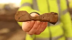 Rejtélyes rúnákkal írták tele ezt a fából készült tárgyat