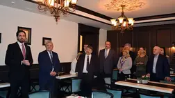 „Amikor a magyar vállalkozások a határon túli területeken, a szomszédos országokban is megjelennek, akkor olyan kultúrát, minőséget kell képviselni, amely egyrészt méltó azokhoz az országhoz, ahol vendégeskedünk, másrészt méltó ahhoz a magyar közösséghez, amely abban az országban él, harmadrészt pedig méltó ahhoz a közös gazdag múlthoz, amely olyan csodálatos műalkotásokat és épületeket hozott létre, mint amiben most is vagyunk” – hangsúlyozta a miniszterhelyettes, aki azt kívánta, hogy mindig teltházzal mű