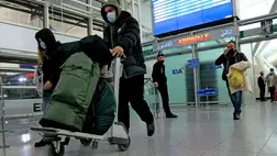 Az Ukrajnából Angliába utazóknak akkor sem kell indulásuk előtt koronavírustesztet végeztetniük, ha nem oltották be őket teljes körűen a kórokozó ellen - közölte a brit közlekedési minisztérium pénteken.