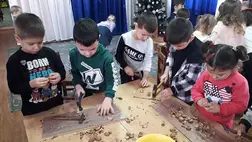 A Kárpátaljai Református Egyház részben állami feladatokat is átvállal azzal, hogy az egyházi iskolák mellett óvodákat is működtet.