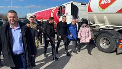 Magyarország szerepet vállal az Ukrajnában kialakult humanitárius katasztrófa enyhítésében - mondta a külgazdasági és külügyminiszter vasárnap, a záhonyi magyar-ukrán határátkelőhelyen, Viktor Mikitával, Kárpátalja kormányzójával közösen tartott sajtótájékoztatón.