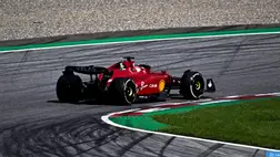 Leclerc a futamgyőztes, Sainz alatt elfüstölt a Ferrari-motor