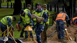 Emberek ezreit menekítik ki az árvíz miatt