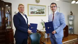 Ösztöndíjjal segíti a menekült hallgatókat a Széchenyi Alapok és az Óbudai Egyetem