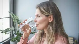 Mi történik a bőrrel, ha nem iszol elég vizet?