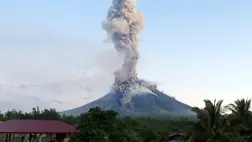 Kitört egy vulkán, evakuálták a lakosokat