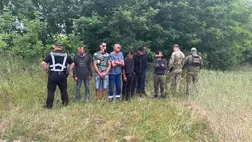 Asztélynál őrizetbe vettek egy csoport fiatal férfit