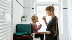 Ez történik a fogaiddal, ha naponta csak egyszer mosod meg őket