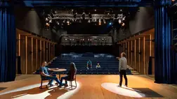 Újranyitott Kijev Pogyil kerületének színháza