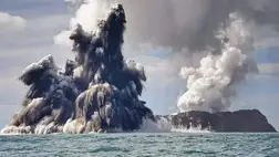 Újra kitört a tenger alatti vulkán Tonga közelében, már halálos áldozata is van