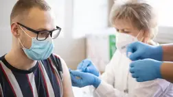 Ausztriában februártól kötelezővé teszik az oltást a 18 éven felettiek számára