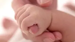 A rendőrség büntetőeljárást indítottak egy 16 éves lány szülése miatt, hogy megállapítsák a baba apjának kilétét.