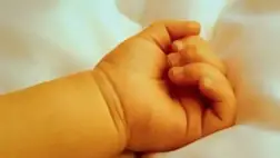 Az utcán hagyta újszülött csecsemőjét egy nő Ukrajnában