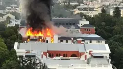 Kigyulladt a dél-afrikai parlament épülete Fokvárosban